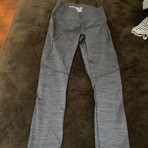 Outdoor voices CORE leggings in 7/8. In excellent condition.